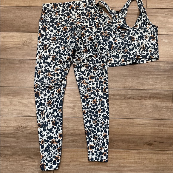 SAGE COLLECTIVE YOGA SET - Picture 3 of 7